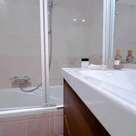 Apartment St Roch 2 - 300 M De La Gare, Clim, Terrasse, Garage Antibes